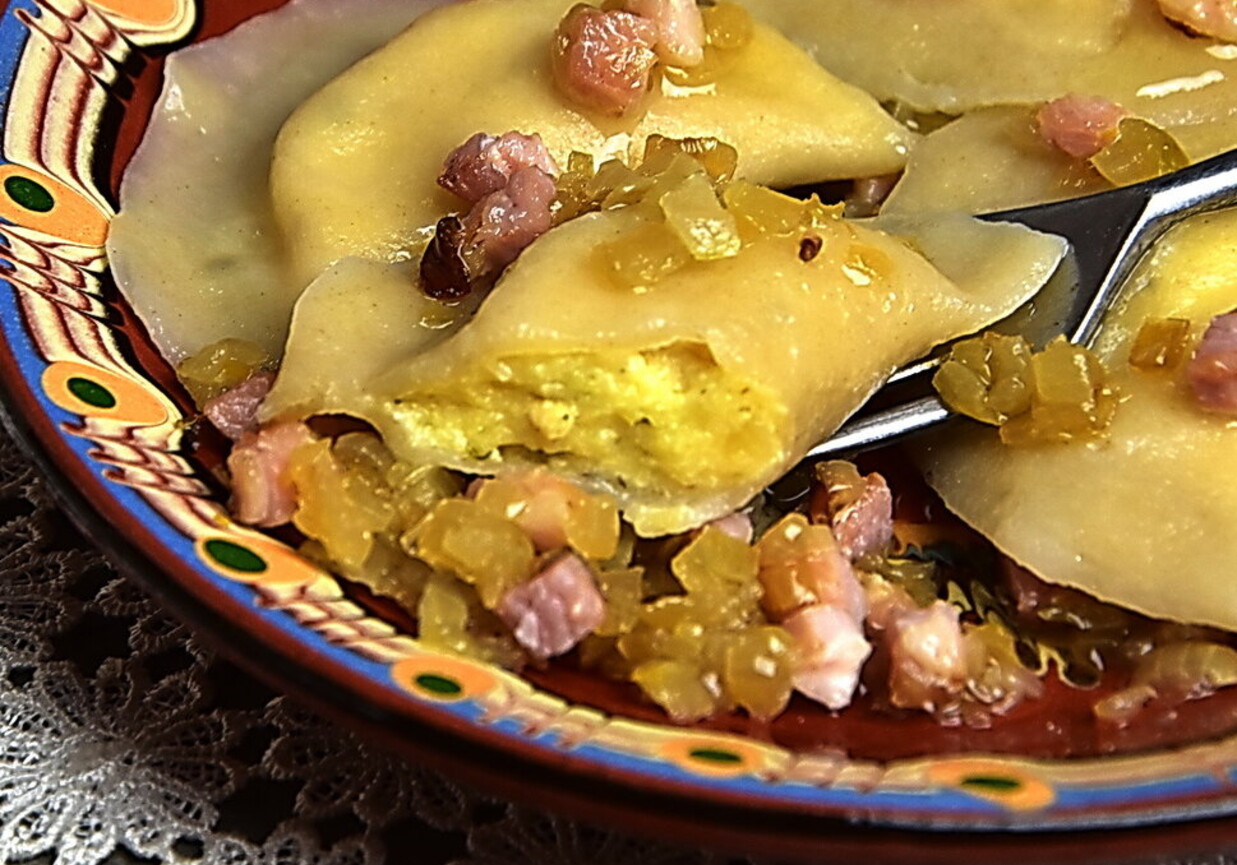 Pierogi ruskie z serem wędzonym foto