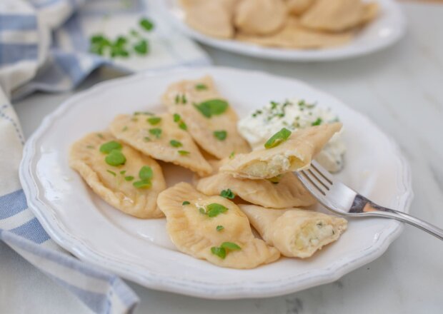 Fotografia przedstawiająca Pierogi ruskie ze śmietaną