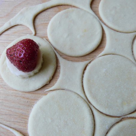 Krok 3 - Pierogi truskawkowo-bananowe foto