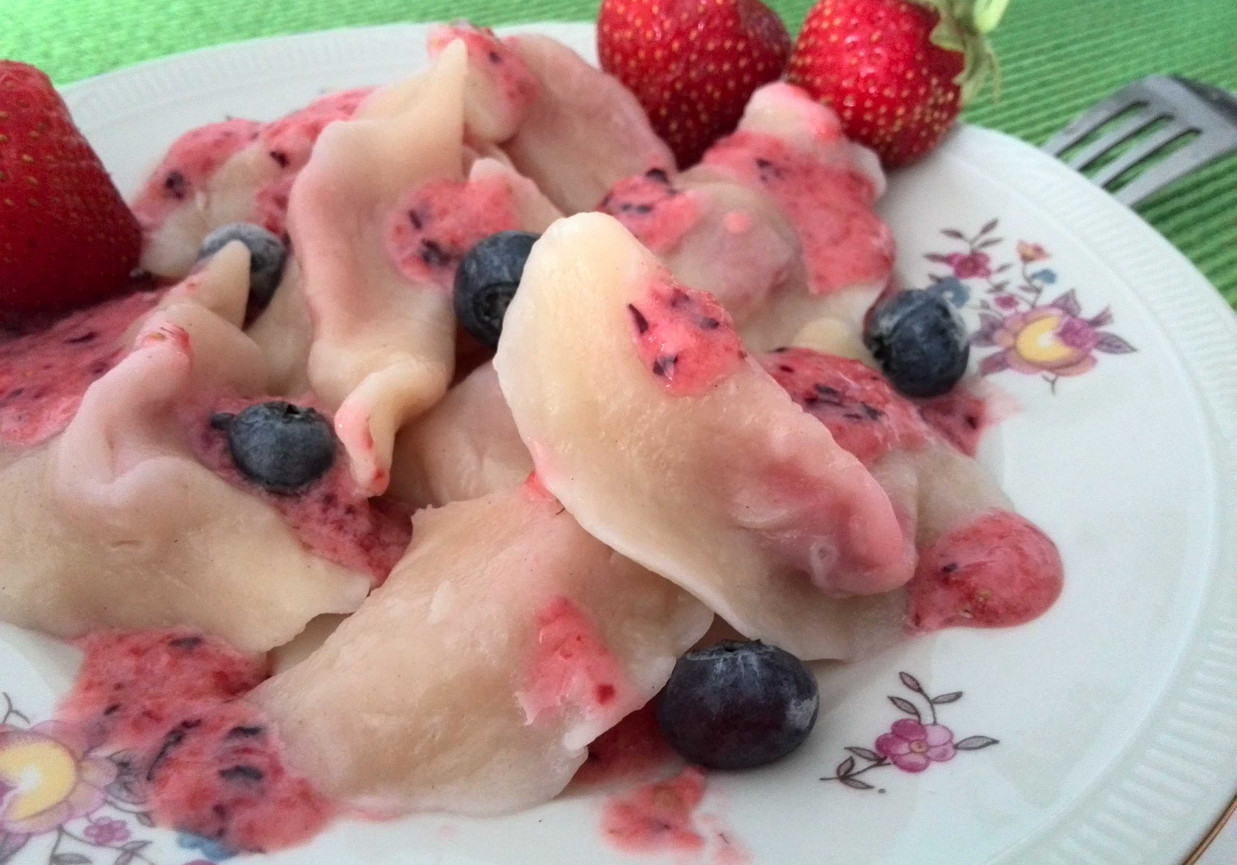 Pierogi truskawkowo jagodowe. DoradcaSmaku.pl