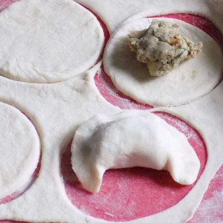 Krok 1 - Pierogi z bobem, boczkiem, koperkiem i cebulką foto
