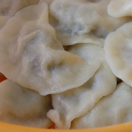 Krok 3 - Pierogi z bobem, boczkiem, koperkiem i cebulką foto