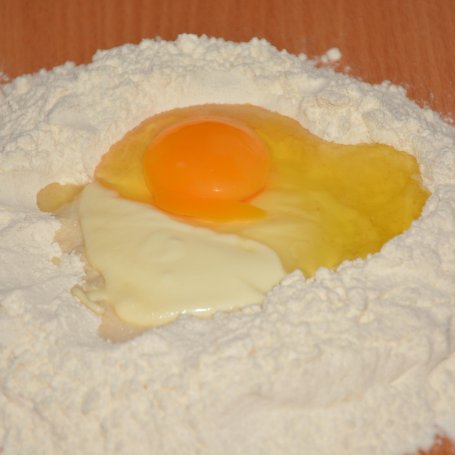 Krok 1 - Pierogi z bobem, jajkiem i bazylią foto
