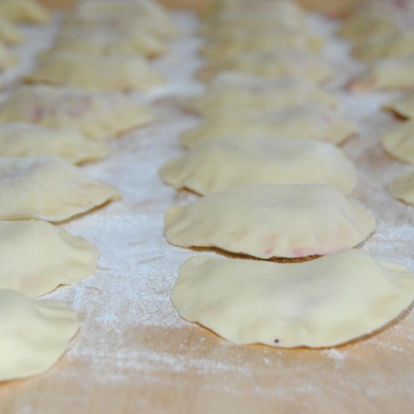 Krok 5 - Pierogi z botwinką foto