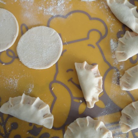 Krok 4 - Pierogi z burakami i grzybami foto