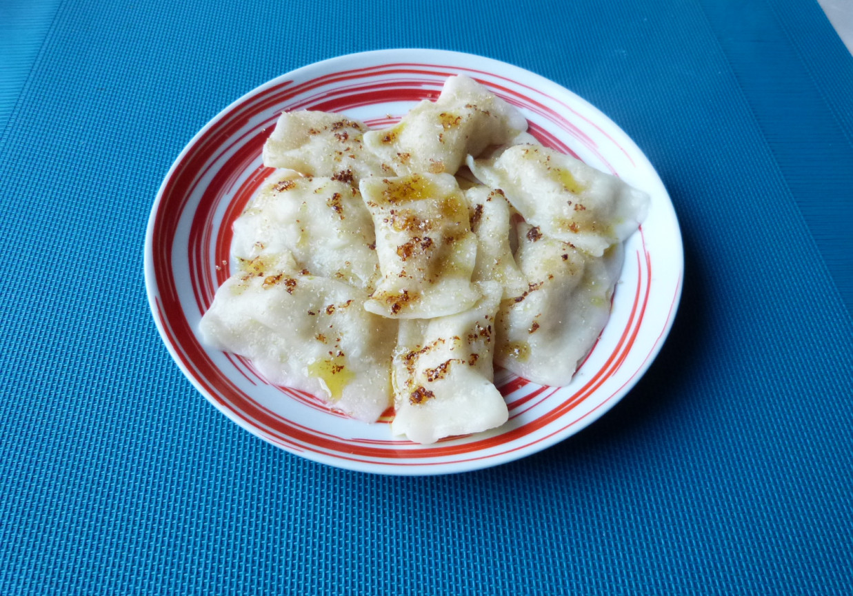 Pierogi z cynamonowym serem i ananasem  foto
