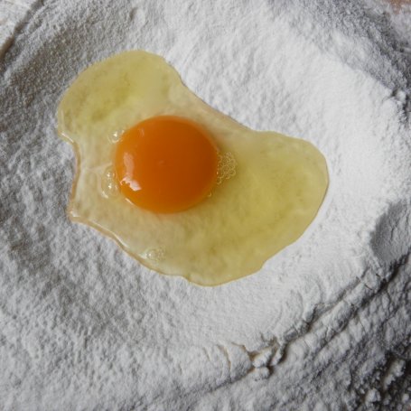 Krok 2 - Pierogi z czrnymi malinami foto