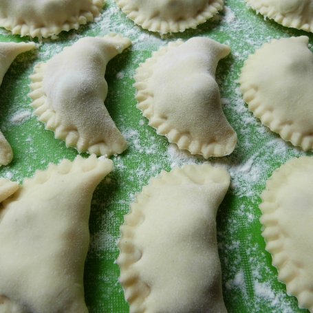 Krok 6 - Pierogi z czrnymi malinami foto