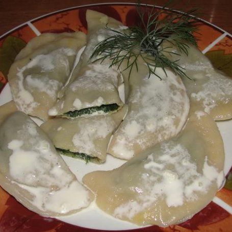 Krok 4 - Pierogi z farszem szpinakowy foto