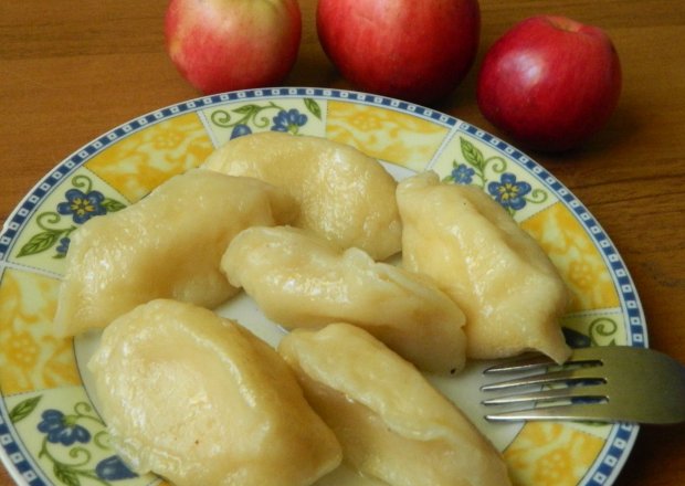 Fotografia przedstawiająca Pierogi z jabłkami