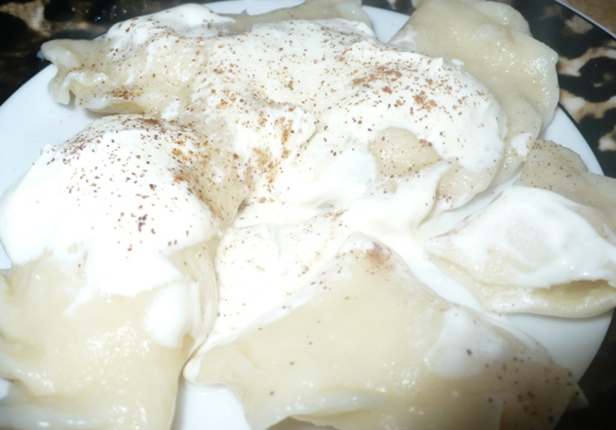 PIEROGI Z JABŁKAMI foto