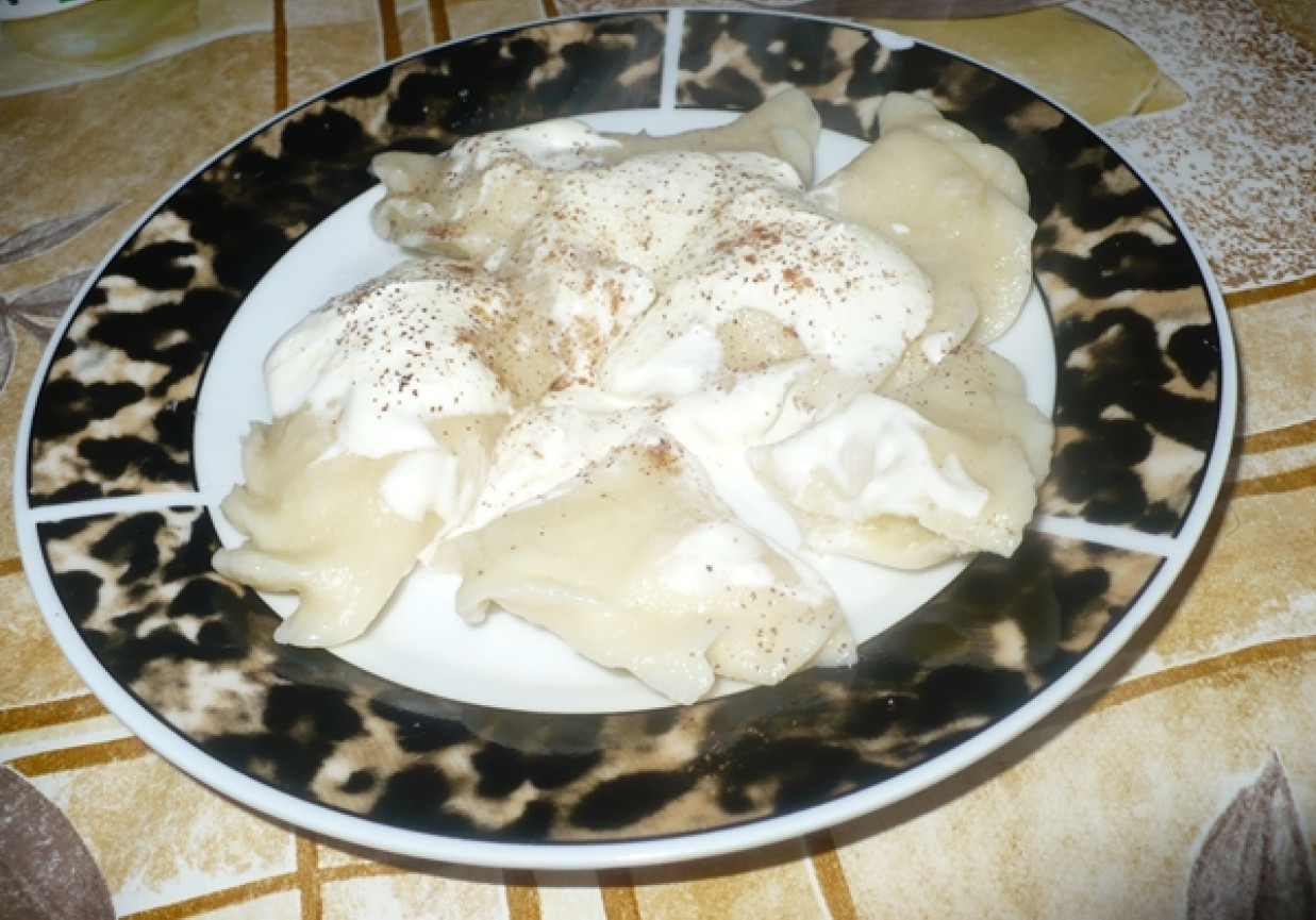 PIEROGI Z JABŁKAMI foto
