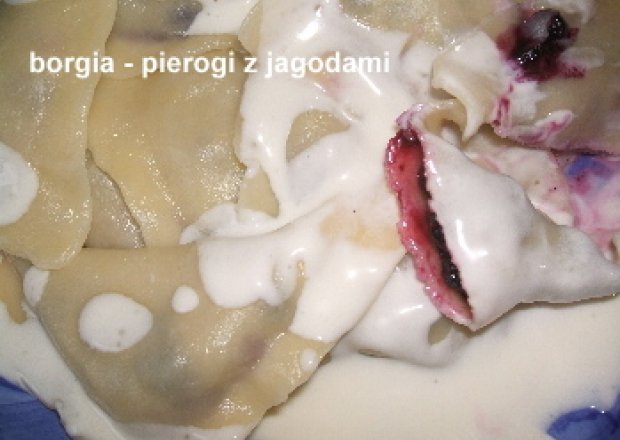 Fotografia przedstawiająca Pierogi z jagodami