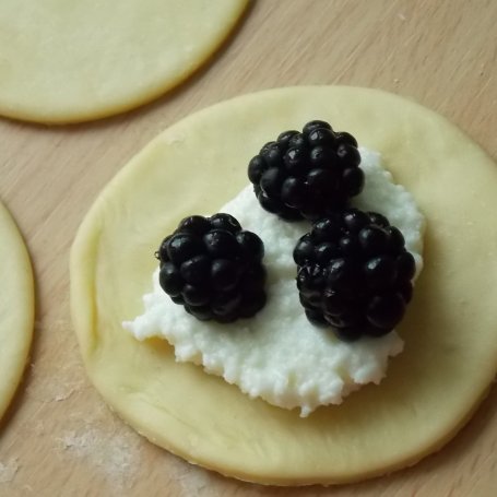 Krok 3 - Pierogi z jeżynami foto