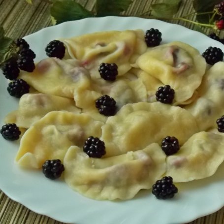 Krok 4 - Pierogi z jeżynami foto