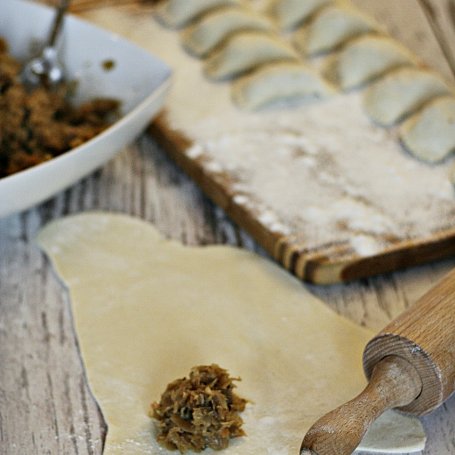 Krok 2 - Pierogi z kapustą i grzybami foto