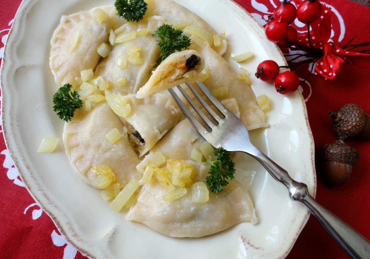 Pierogi z kapustą i grzybami DoradcaSmaku.pl