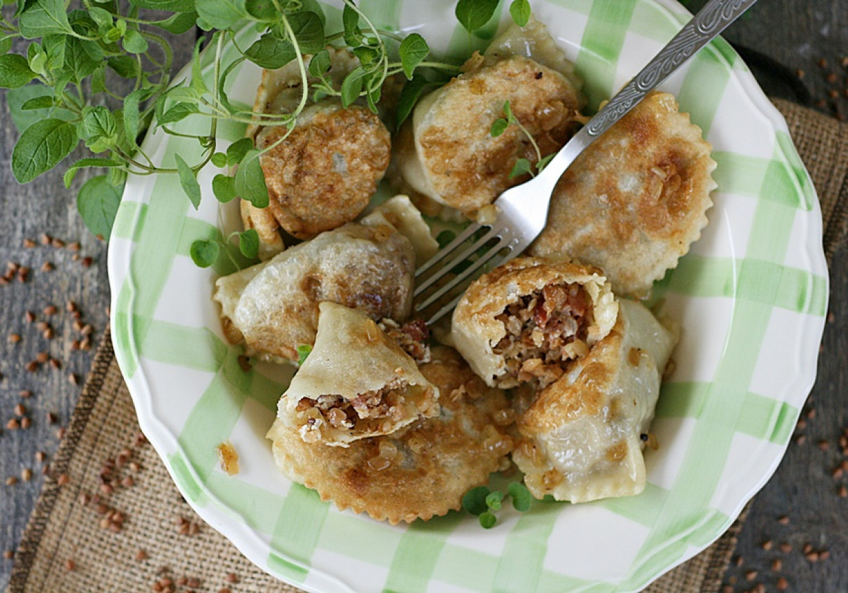 Pierogi z kaszą gryczaną boczkiem i twarogiem DoradcaSmaku.pl