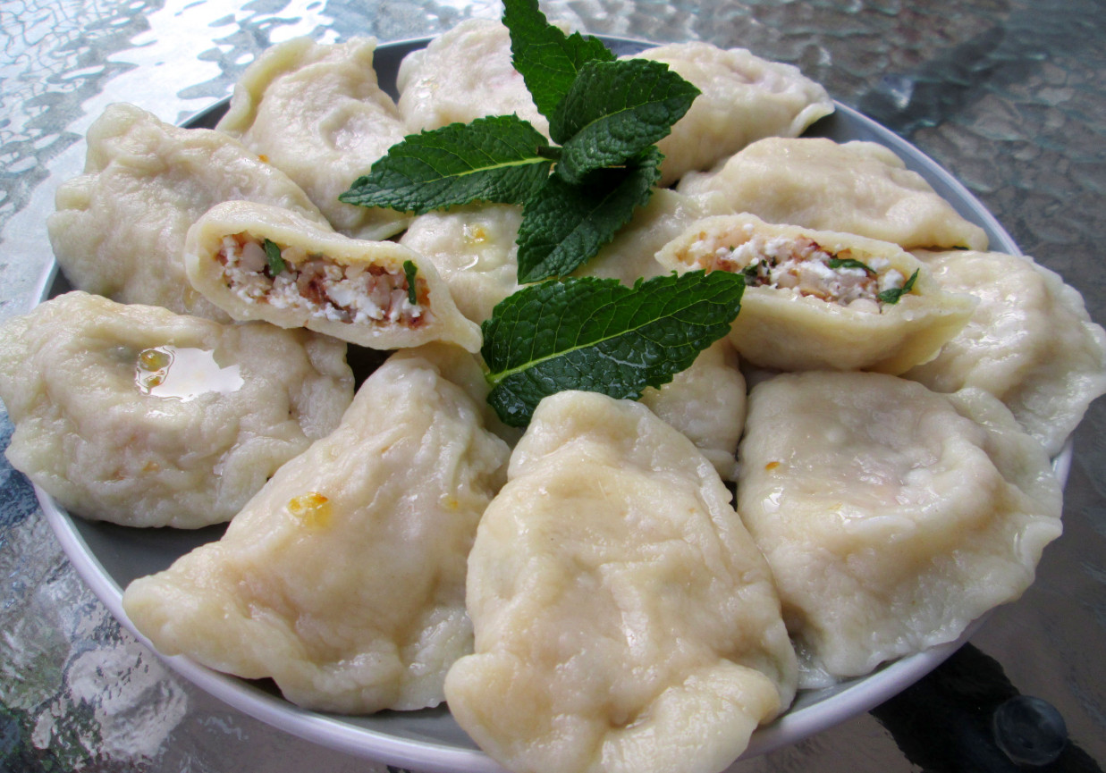 Pierogi z kaszą gryczana i miętą foto