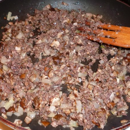 Krok 2 - Pierogi z kaszanką i leśnymi grzybami foto