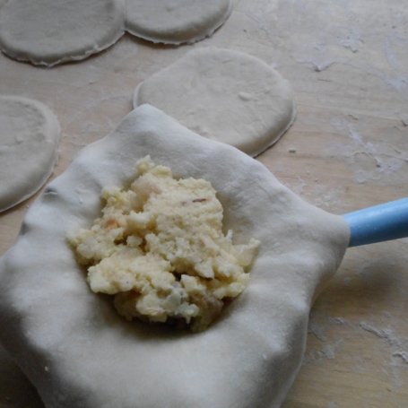 Krok 3 - Pierogi z kaszy jaglanej z boczkiem foto
