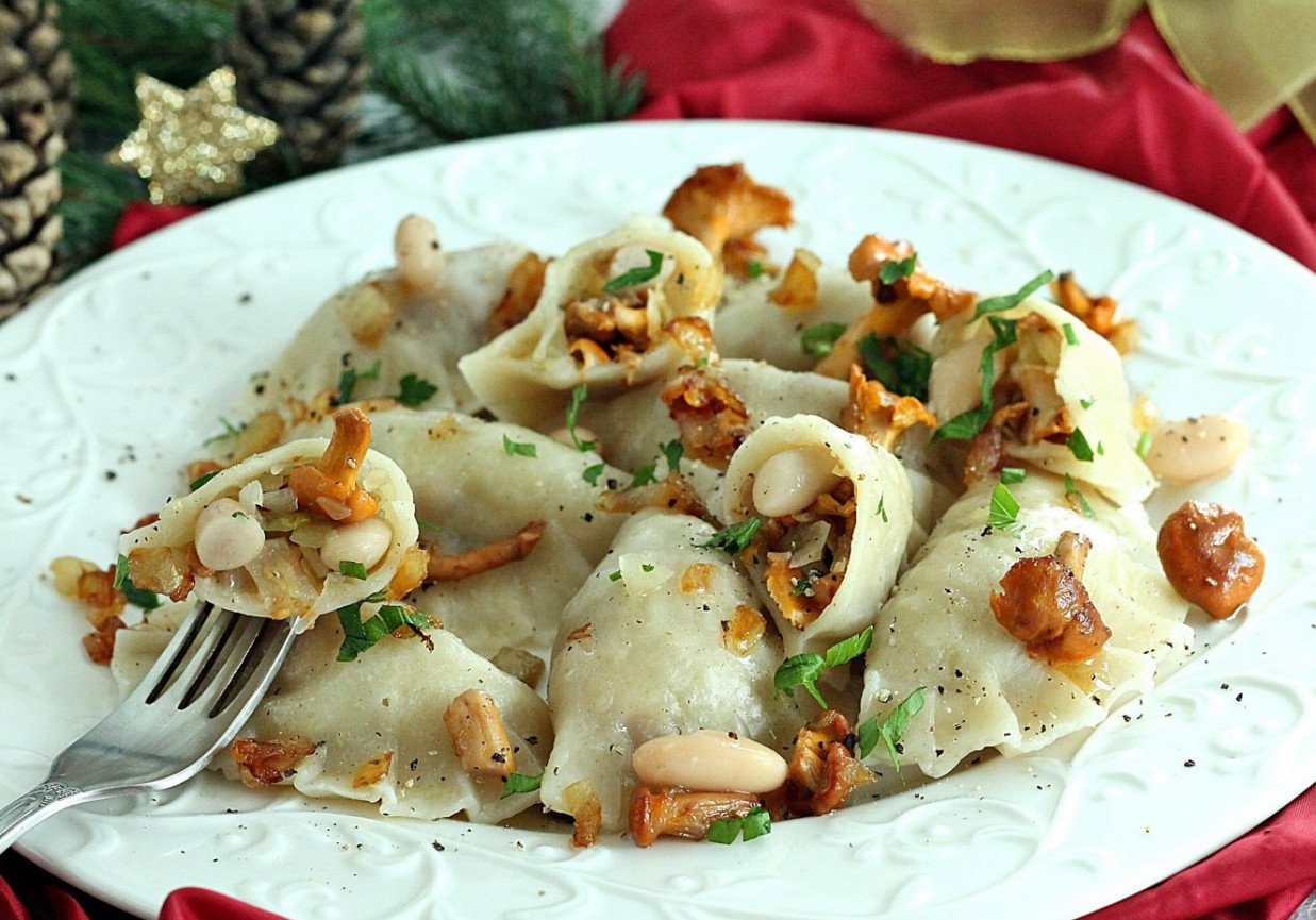 Pierogi z kurkami i fasolą foto
