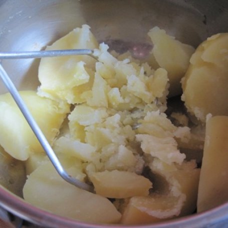 Krok 1 - Pierogi z kurkami w cieście kartoflanym krok po kroku foto