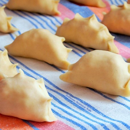 Krok 3 - Pierogi z łososiem i szafranem foto