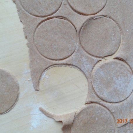 Krok 4 - Pierogi z maki orkiszowej z jagodami foto