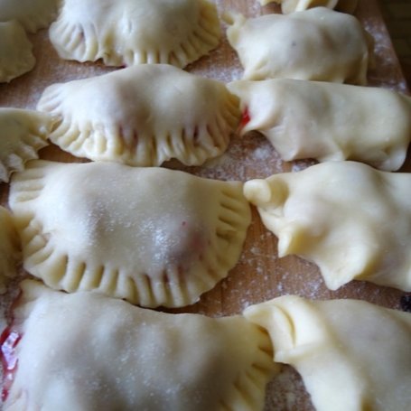 Krok 3 - Pierogi z malinami foto