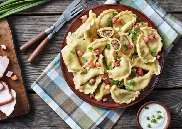 Fotografia przedstawiająca Pierogi z mięsem gotowanym