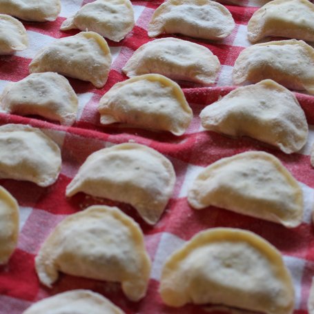 Krok 5 - Pierogi z mięsem i kaszą jęczmienną foto