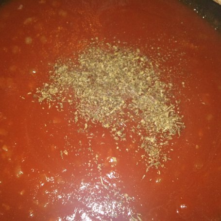 Krok 1 - Pierogi z mięsem zapiekane w sosie pomidorowym foto