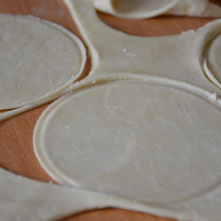 Krok 3 - Pierogi z młoda kapustą i kalarepą foto