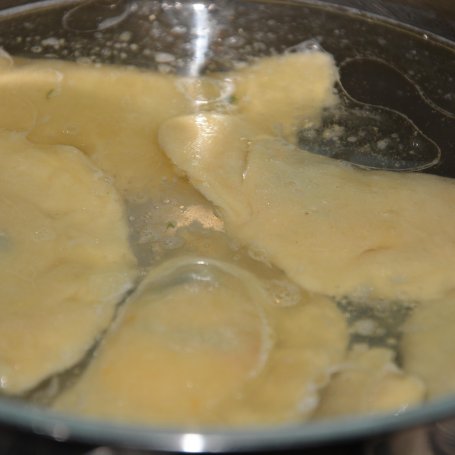 Krok 6 - Pierogi z młoda kapustą i kalarepą foto
