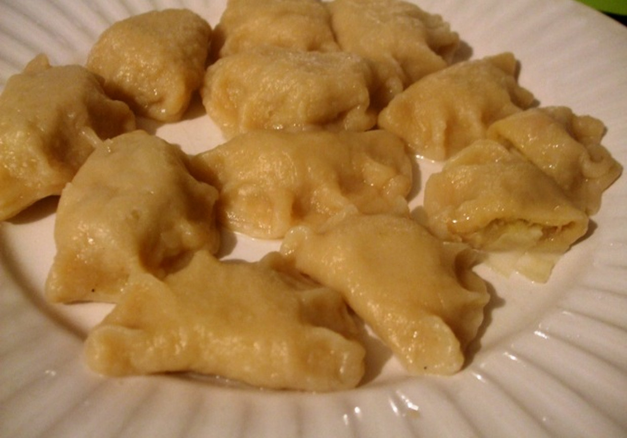 Pierogi z nadzieniem z kapusty słodkiej foto