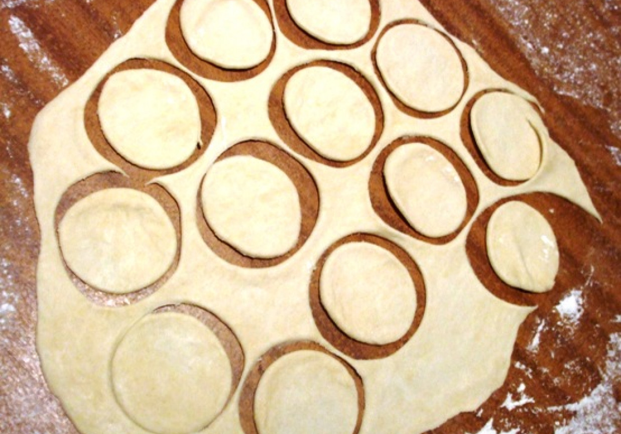 Pierogi z nadzieniem z kapusty słodkiej foto