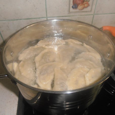 Krok 5 - Pierogi z pieczarkami i serem żółtym foto