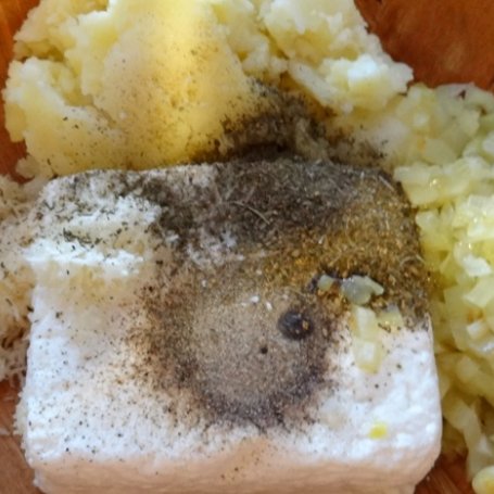 Krok 1 - Pierogi z serem biały i cząbrem foto