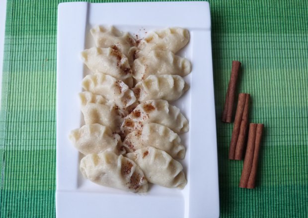 Fotografia przedstawiająca Pierogi z serem i bananami