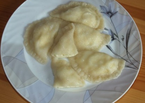 Fotografia przedstawiająca Pierogi z serem i cukrem