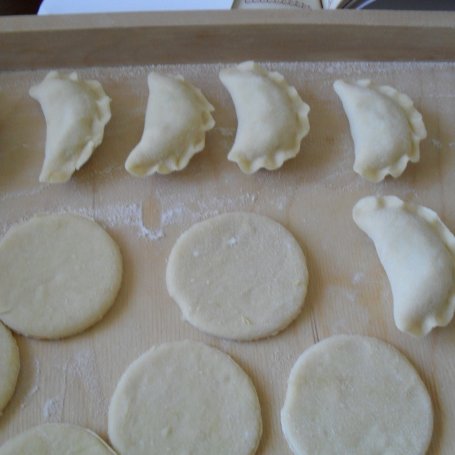 Krok 3 - Pierogi z serem i szpinakiem foto