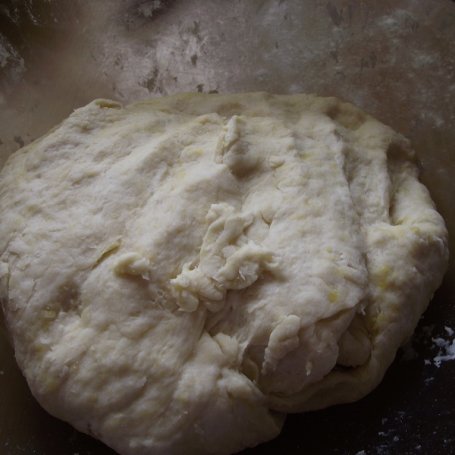 Krok 1 - Pierogi z serem i truskawkową polewą foto