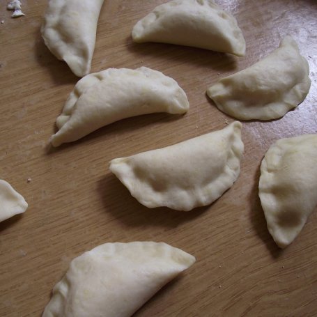 Krok 4 - Pierogi z serem i truskawkową polewą foto