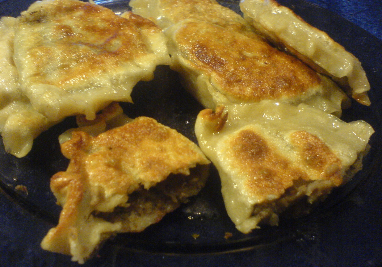 Pierogi z soczewicą i kiszona kapustą foto