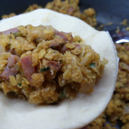 Krok 4 - Pierogi z soczewicą, kiełbasą i cebulą Zewy foto