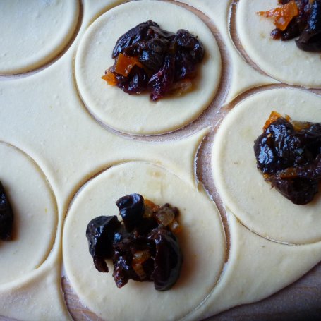Krok 4 - Pierogi z suszonymi owocami foto