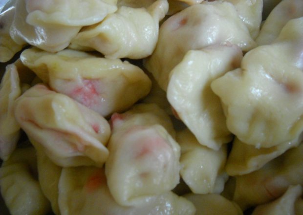 Fotografia przedstawiająca Pierogi z truskawkami i cynamonem