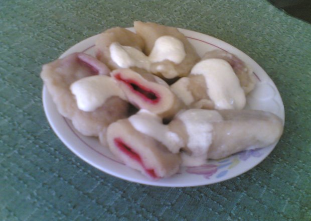 Fotografia przedstawiająca Pierogi z truskawkami.