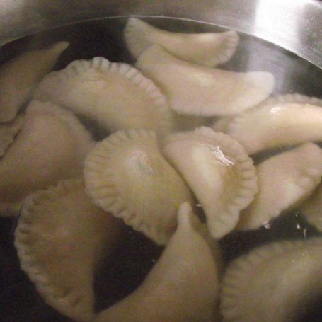 Krok 6 - Pierogi z ziemniakami, fetą i bazylią foto